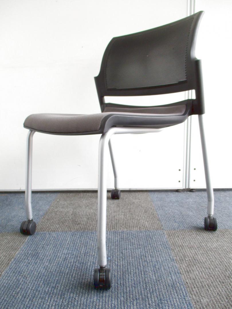 【残り1脚の為特別価格！】水平に重ねて収納できます【ミーティングルームに最適！】
                        その他シリーズ
                                    中古
            