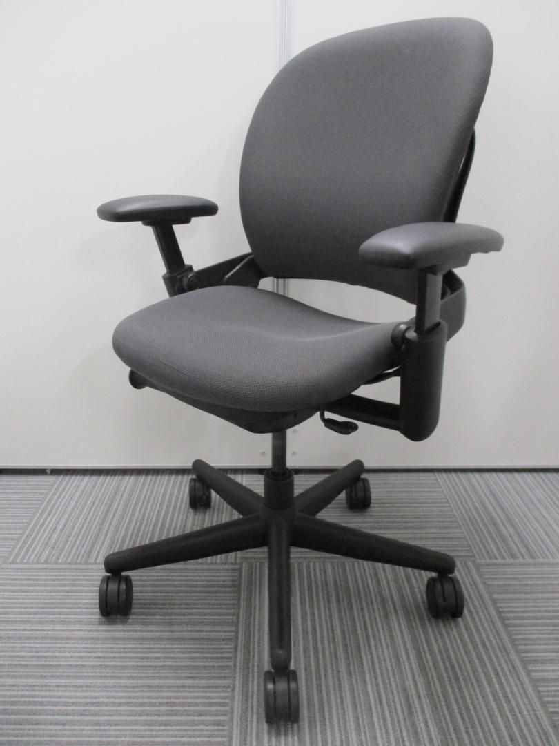 人気のハイグレードチェア。訳アリ品のため大特価
                        リープ
                                    中古
            