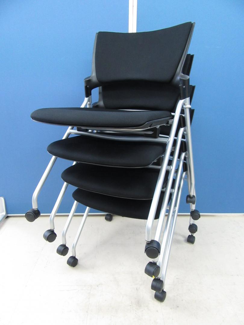 [4脚セット!]イトーキ(ITOKI) マノスチェア ブラック マルチスタッキングタイプ■会議や研修・セミナー等で大活躍!!2パターンの収納方法で大変便利です!![ネスタブル] 
                        マノス
                                    中古
            