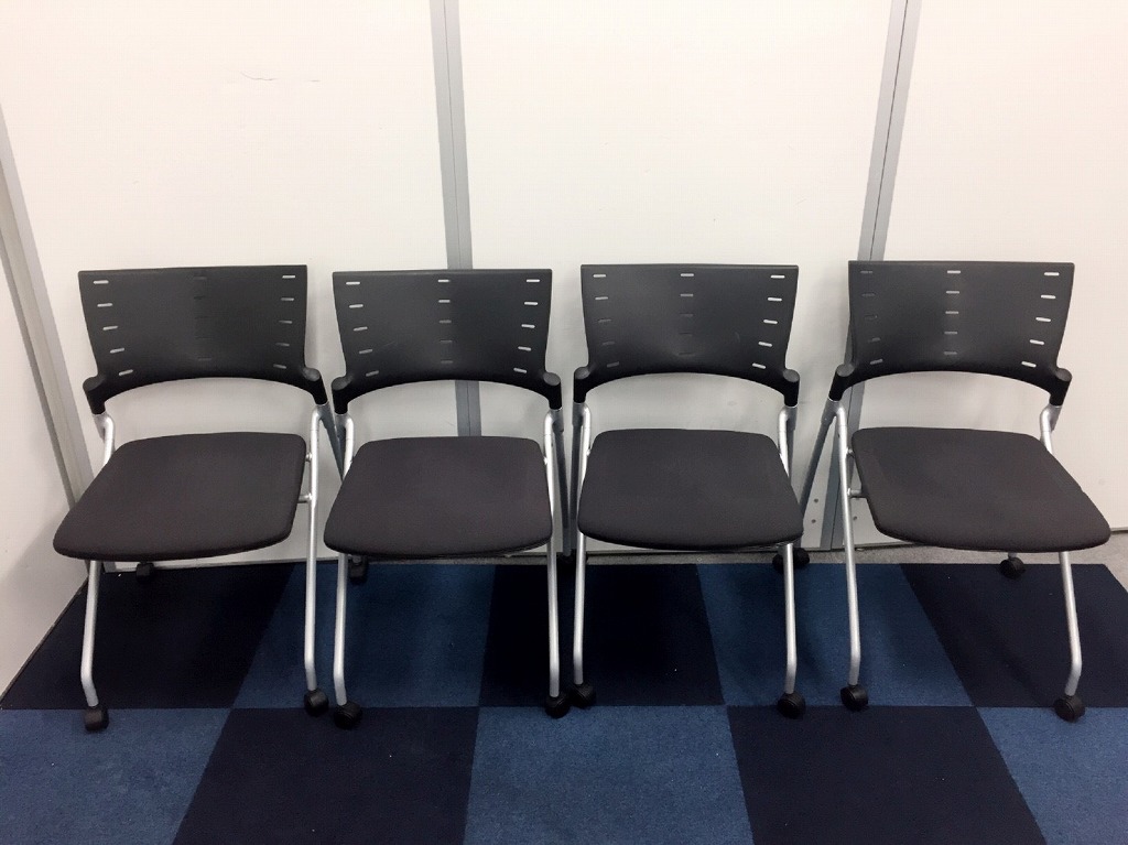 【4脚セットでお買い得】座面に使用感・脚部に擦れなどがある為、お安く!!【使えればいいやシリーズ】
                        マノス
                                    中古
            