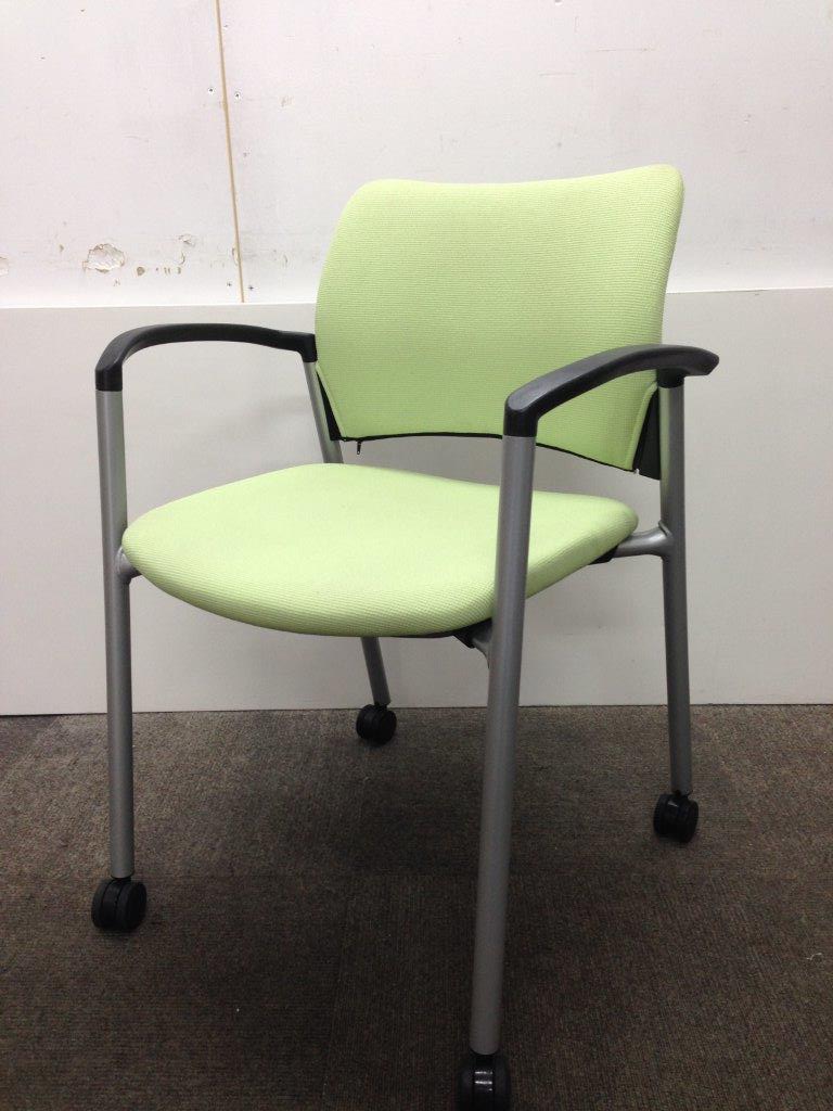 【4脚入荷】オカムラ製スタッキングチェア【キャスター付き】
                        8147AA
                                    中古
            