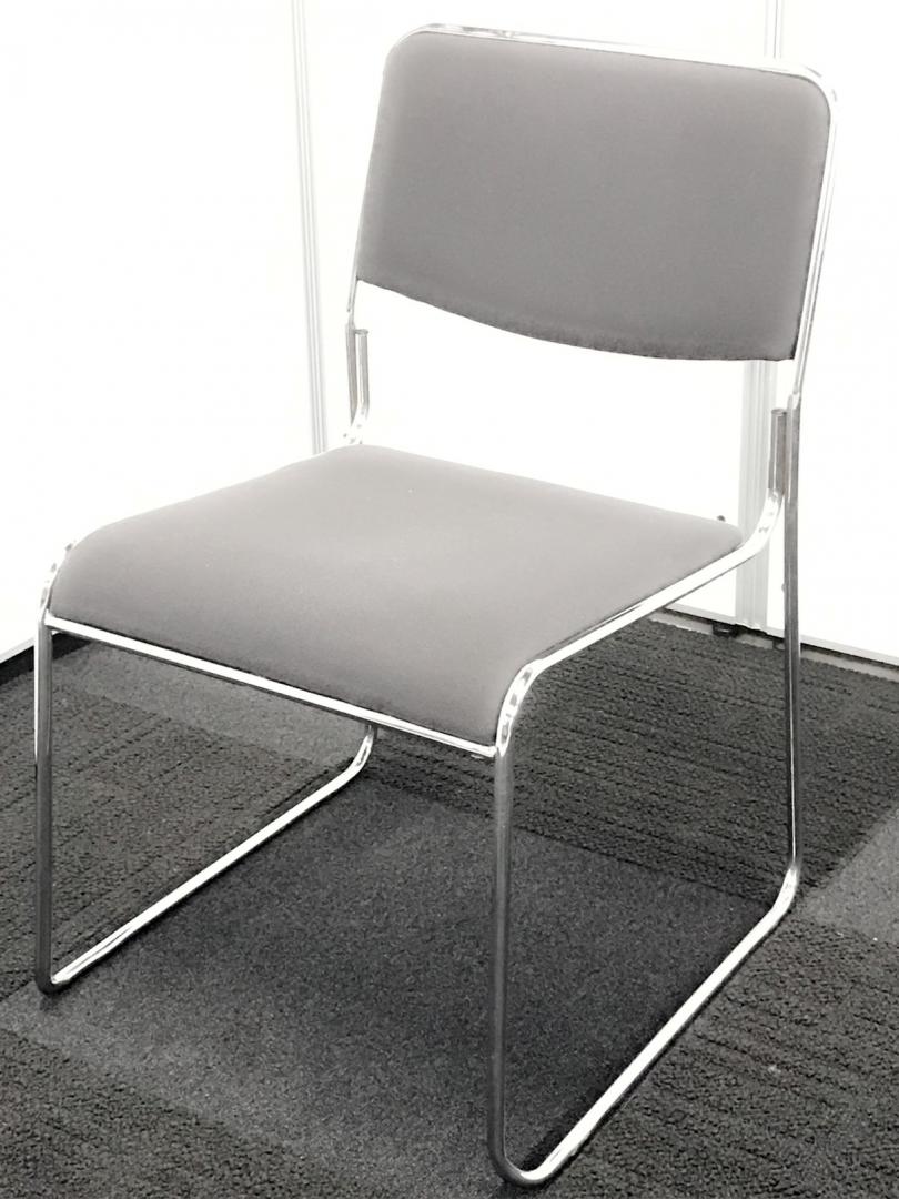 【限定4脚】【重ねての収納も可能です！】スタッキングチェア
                        
                                    中古
            