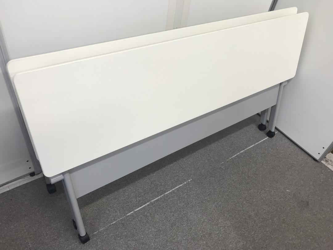 【中古ですが未使用品です！】カグクロ　サイドスタックチェアが入荷！！
                        
                                    新古品
            