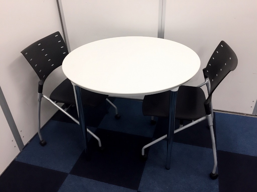 【２名様用テーブルセット】綺麗なオフィステーブル＋チェアのセットとなります。【綺麗なホワイトテーブル】
                        XM
                                    中古
            