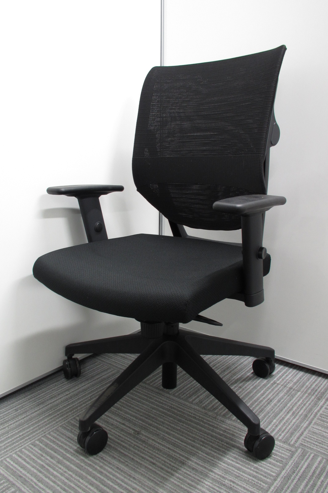 【人気カラー】メッシュの背面がおしゃれ！■国産メーカーの人気デザイン！■ブラックでかっこいい！xxx

                        Performa sf
                                    中古
            