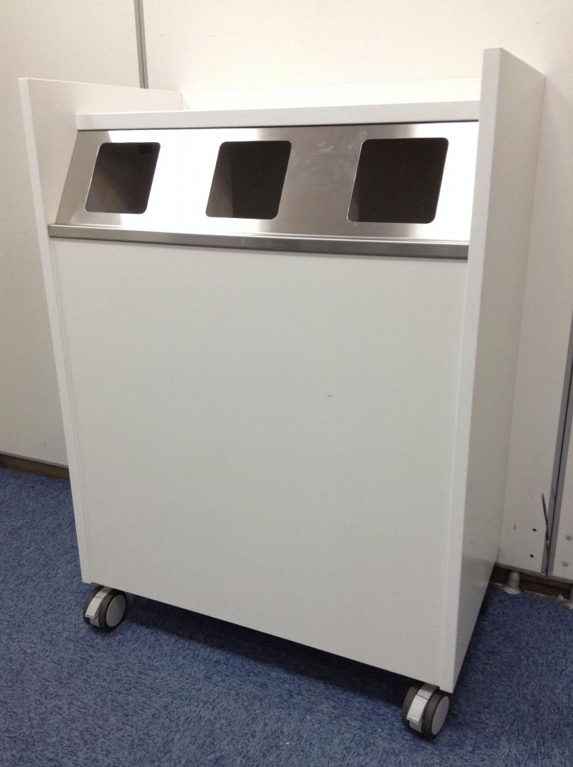 【キャスター付き】煩わしい分別もできて設置も楽々！
                        
                                    中古
            