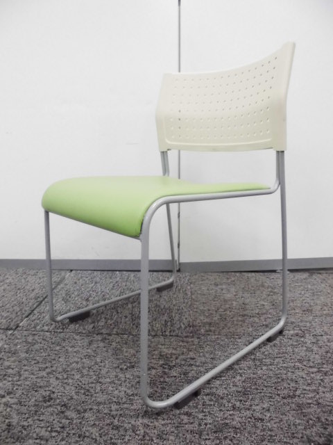 【2脚限定】グリーン×ホワイトの明るいスタッキングチェア！
                        
                                    中古
            