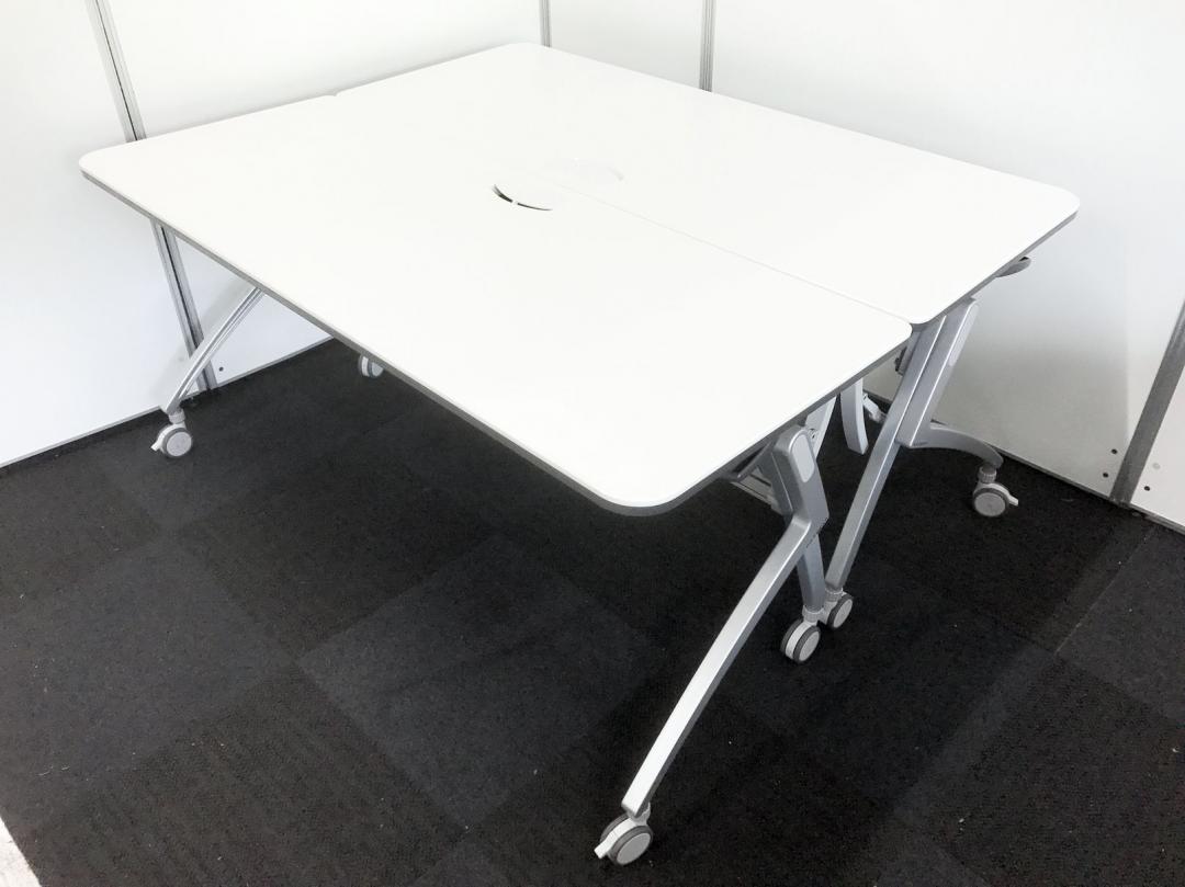 【2台セット】2015年製！折畳んで収納可能！【向かい合わせて簡易的なミーティングテーブル】
                        Luarco
                                    中古
            