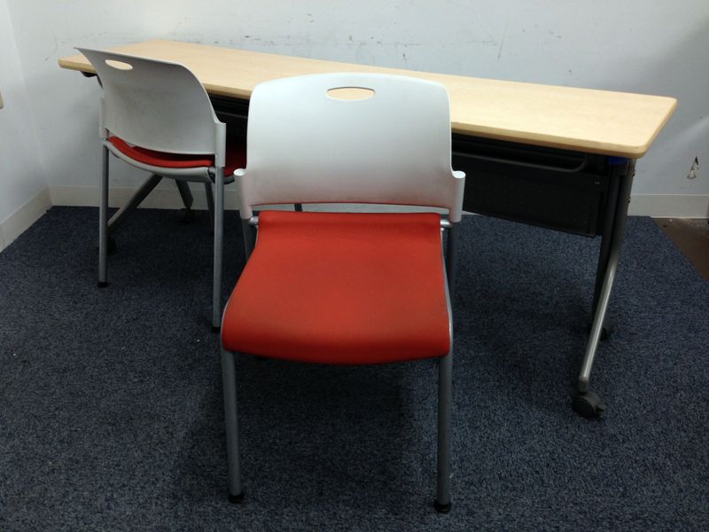 【2セット揃います！】【セット約10%オフ！】ナチュラル天板とオレンジチェアのデザイン性ばつぐんの会議室セット！
                        SP型
                                    中古
            