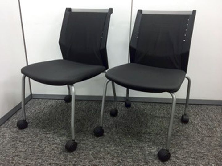 【4脚セット商品】【ブラック色　スタッキングチェア】
                        
                                    中古
            