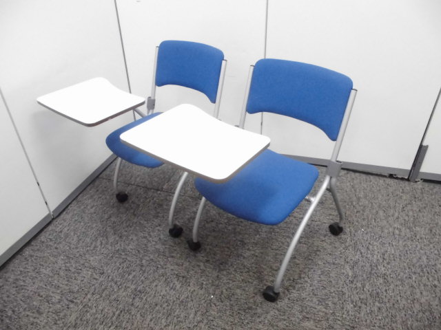 【1セット限定】コクヨ製ブルーのメモ台付チェア！
                        
                                    中古
            