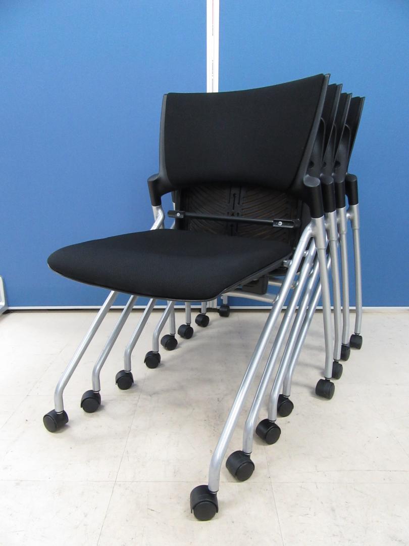 [4脚セットで2,000円お買い得!!]イトーキ(ITOKI) マノスチェア■オールブラック/背パッド/肘付の珍しい仕様が入荷!!会議室や学習塾・研修等でのご使用におすすめです!!KLC-320CB-T1T1[ネスタブル] 
                        マノス
                                    中古
            