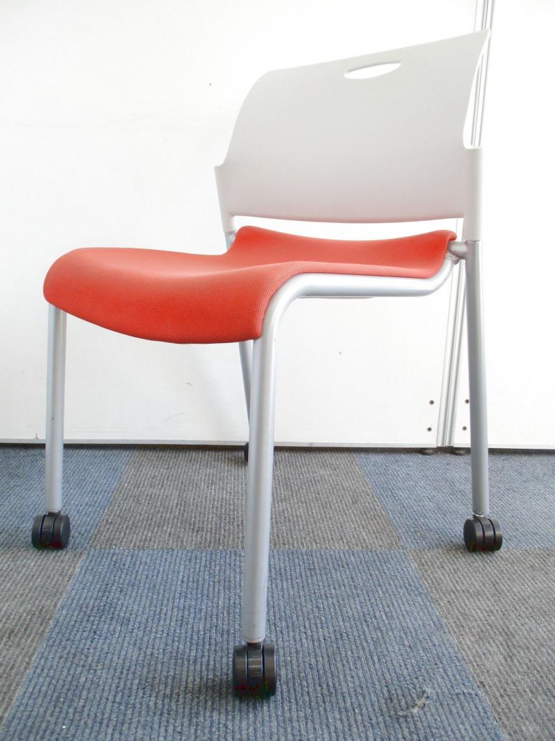 【重ねて収納可能なチェア！】オレンジ色でオフィスを明るく！【キャスター付きでらくらく移動可能！】
                        MF-270
                                    中古
            