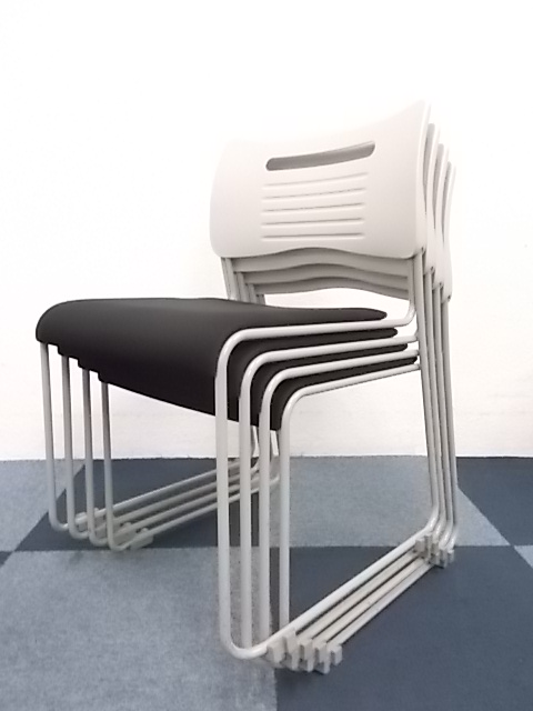 【大量入荷!!】【専門業者にてクリーニング済み】【会議用】重ねて収納　スタックチェア【事務用品】 【オフィス家具】

                        PMC-430
                                    新古品
            