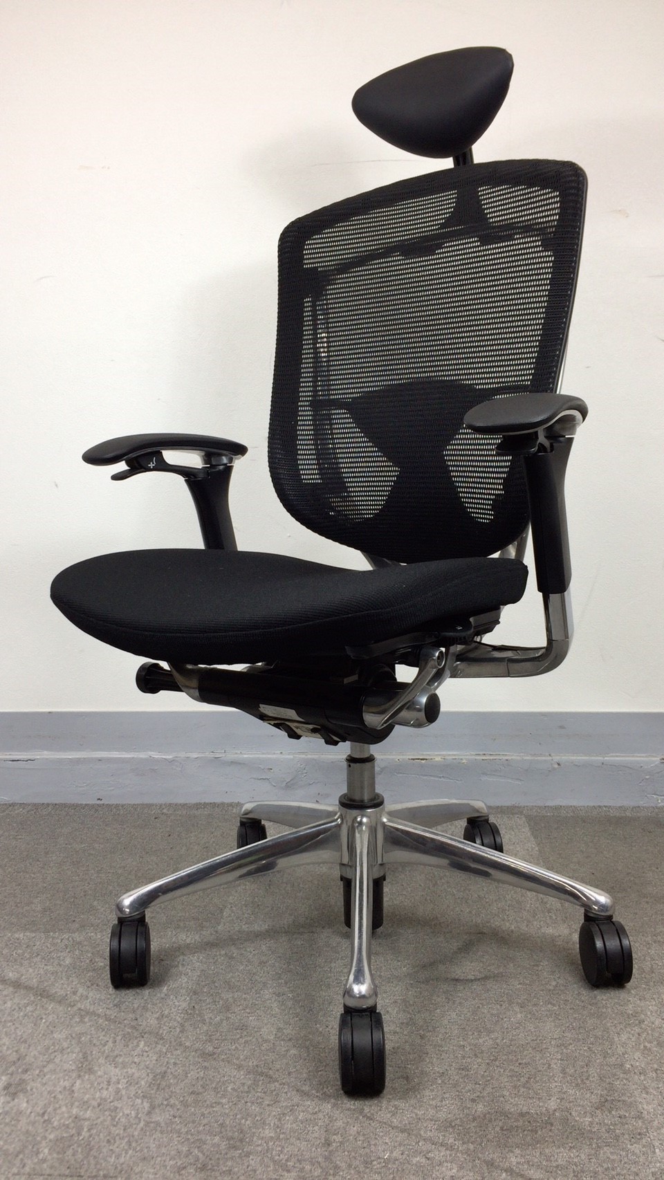 【KS】[8月お盆SALE!通常価格75,000円がお買い得価格!][ヘッドレスト付き][国内最高峰のメッシュチェア]岡村製作所　コンテッサチェア　機能性とデザイン性を両立したメッシュチェアの頂点[イタリア　ジウジアーロ社デザイン]
                        コンテッサ
                                    中古
            