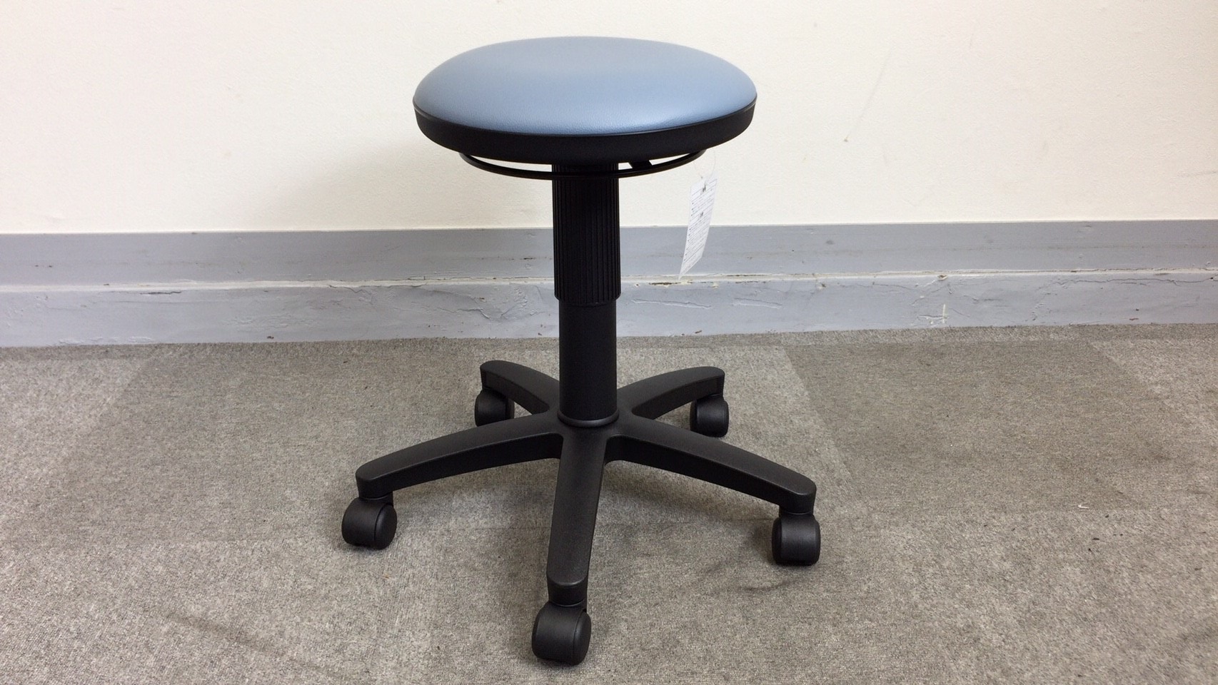 【KS】[美品][あると意外と便利]丸椅子　キャスター付き 上下昇降機能付き
                        
                                    中古
            