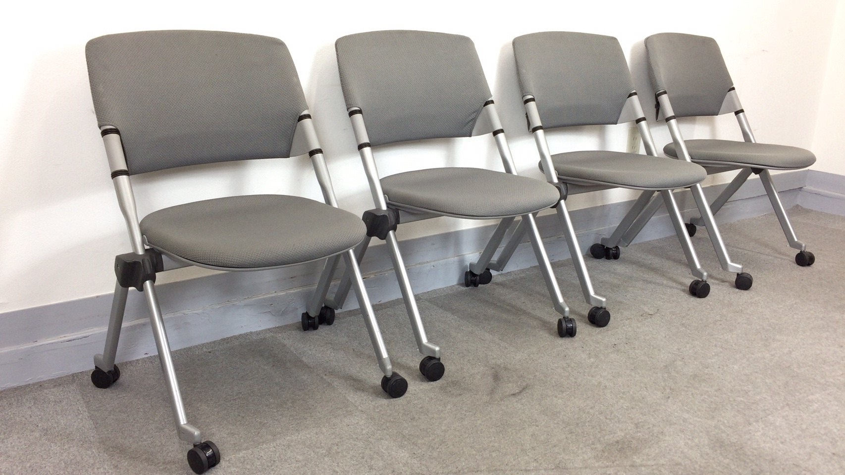 【KS】[4脚セット]スタッキング収納＆ネスティング収納のマルチ収納対応　ミーティングチェア　[取り外し可能な背カバー付]
                        リータ
                                    中古
            