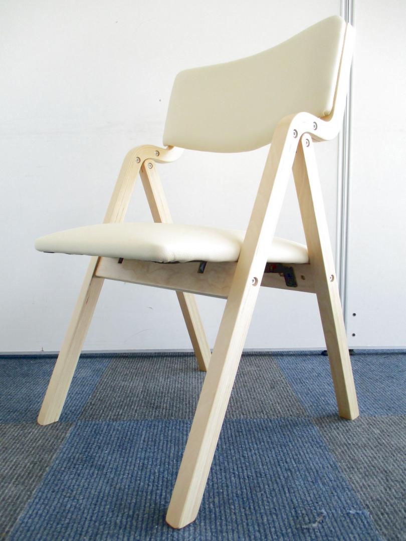 【在庫入れ替えセール品】折り畳み式チェア【機能的でどこでも楽々収納できます。】スタンダードなアイボリー色
                        KOI
                                    中古
            