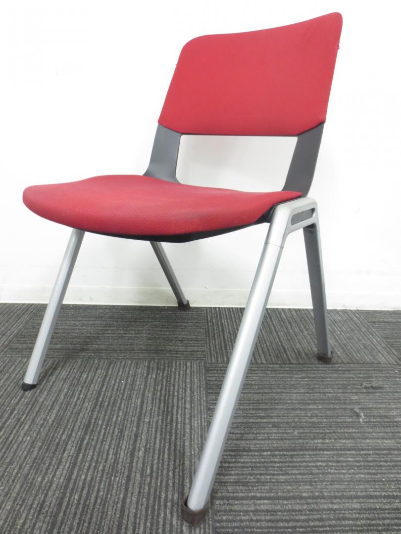 【特価品】【コーポレートカラーがレッドのお客様必見】シンプルながら洗練されたデザインが特徴なスタッキングチェアです！使わないときは重ねて省スペース
                        その他シリーズ
                                    中古
            
