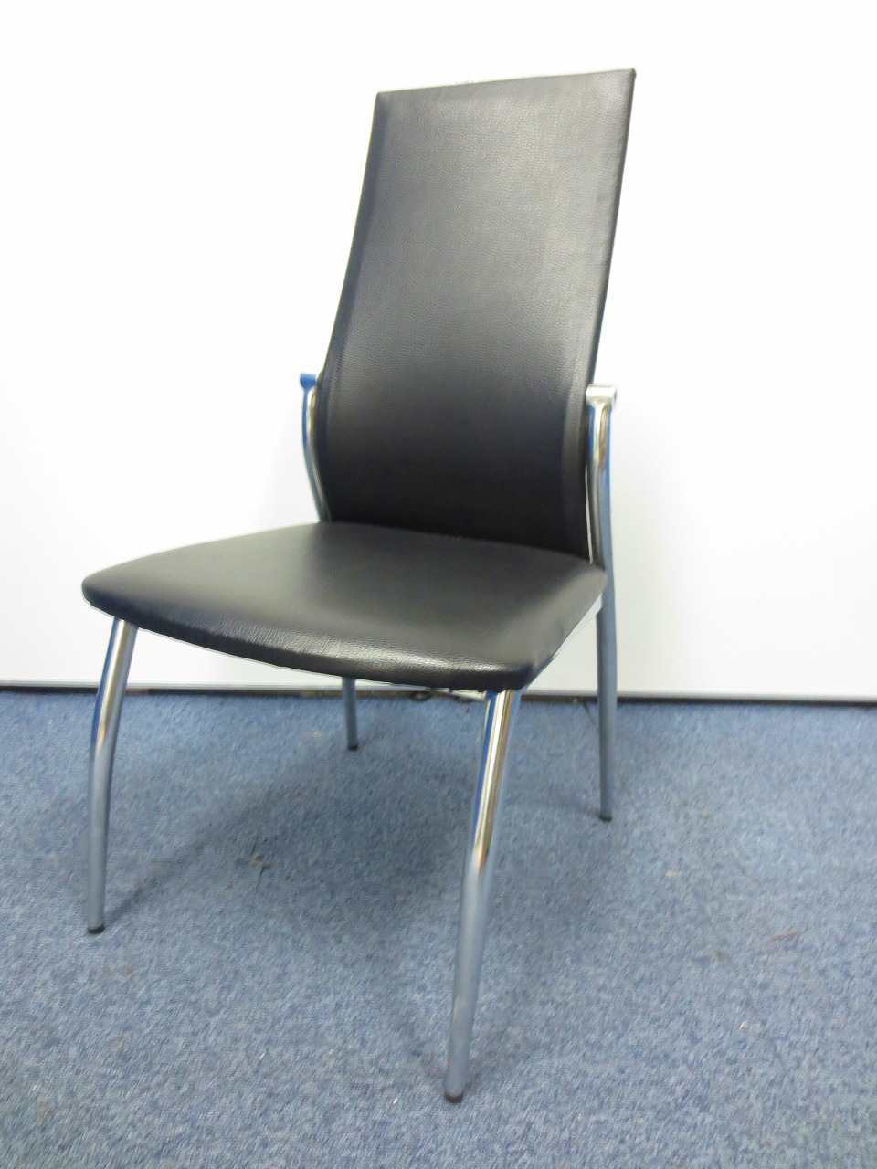 【2脚入荷！！】ブラックのミーティングチェア！！
                        
                                    中古
            