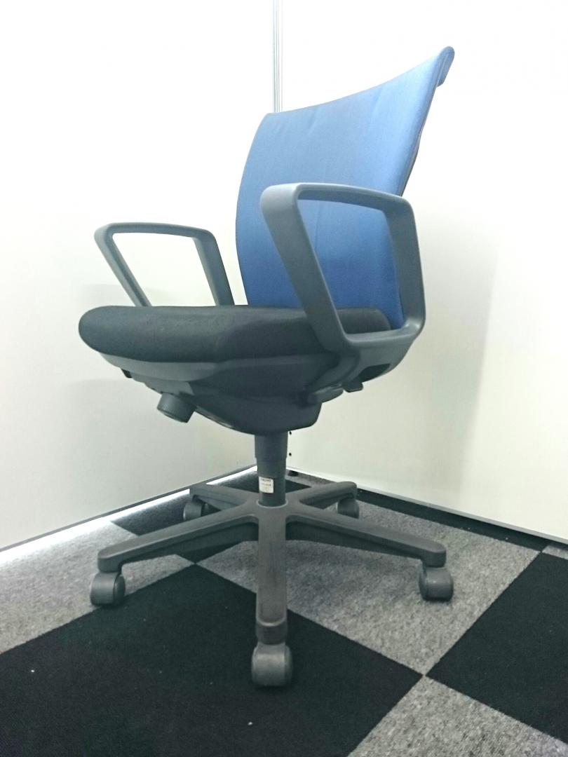 【コクヨのブルー＆ブラックのオシャレなチェア】トレンザ肘付【背面ブルー座面ブラック】
                        トレンザ
                                    中古
            