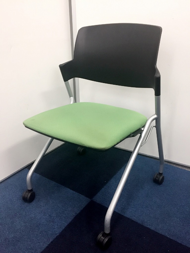 【残り2脚の為、特価でご案内】プラス製のネスティングチェア入荷致しました！！【ミーティングスペースに如何でしょうか？】
                        
                                    中古
            