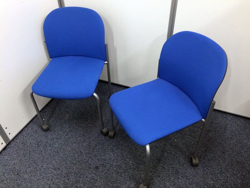 【セット商品】2脚セット　綺麗なブルー色
                        
                                    中古
            