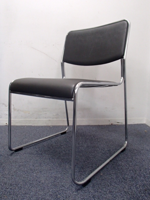 【残り3脚のためお安く】イトーキ製｜スタッキングチェア｜ビニール地で汚れも取れやすい！
                        
                                    中古
            