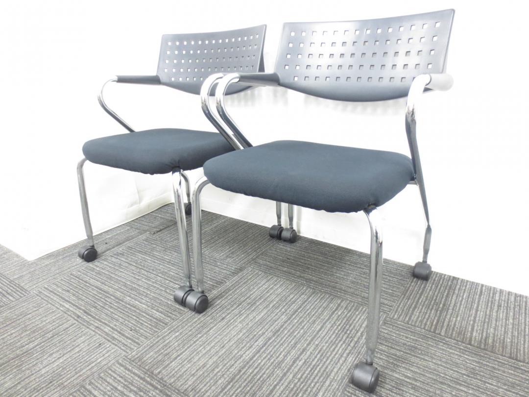 【vitra（ヴィトラ）・ビザビ】2脚セットのスタッキングチェア・キャスター付【オシャレなチェアが入荷致しました】
                        
                                    中古
            