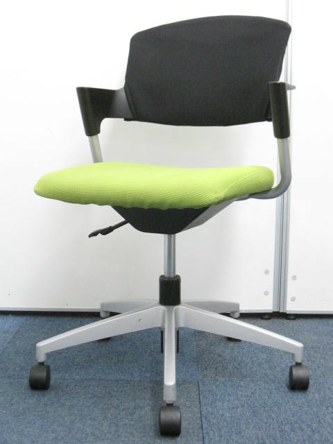 【店内在庫一掃セール！！】【￥2,000】珍しいコクヨ製 プロッティ(Protty)のキャスター付きミーティングタイプチェア！【使用感あり】
                        プロッティ
                                    中古
            