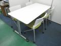 【テーブル＆ミーティングチェア】ホワイト天板のテーブルとグリーンの会議椅子×4脚セット【セット価格】