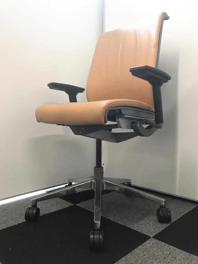 【緊急値下げ！30,000円⇒23,000円へ】落ち着いたブラウンカラーで御自宅の書斎や社長様の椅子にもお勧め！【エグゼクティブ】【チーク】
                        シンクチェア
                                    中古
            