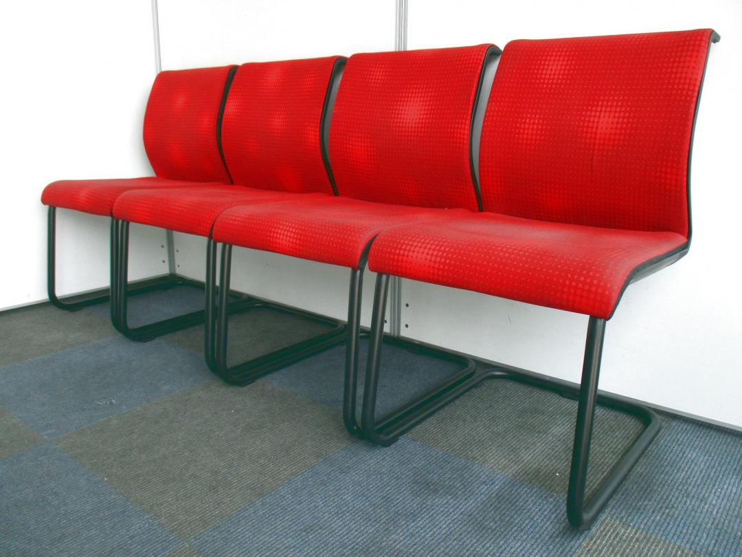 【お得な4脚1セット！】レッド色のミーティングチェア！【お洒落なチェア！】
                        シンク【Think】
                                    中古
            