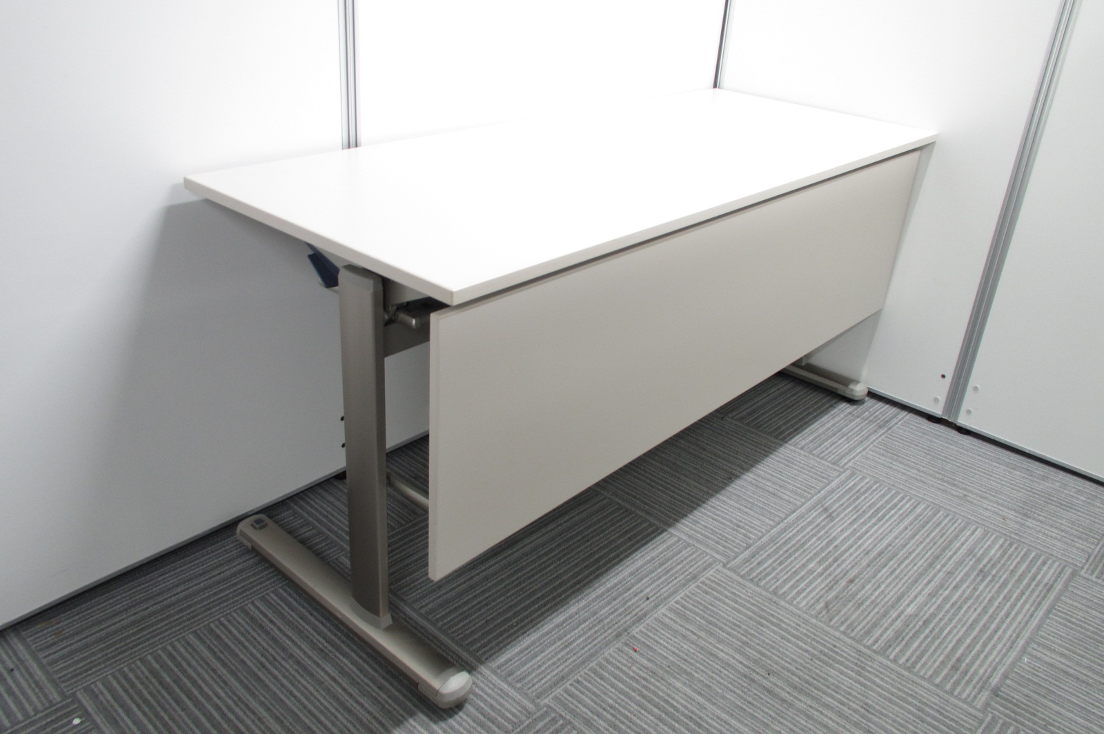 省スペース性を誇るフラップテーブル。1台限定特価です。
                        
                                    中古
            