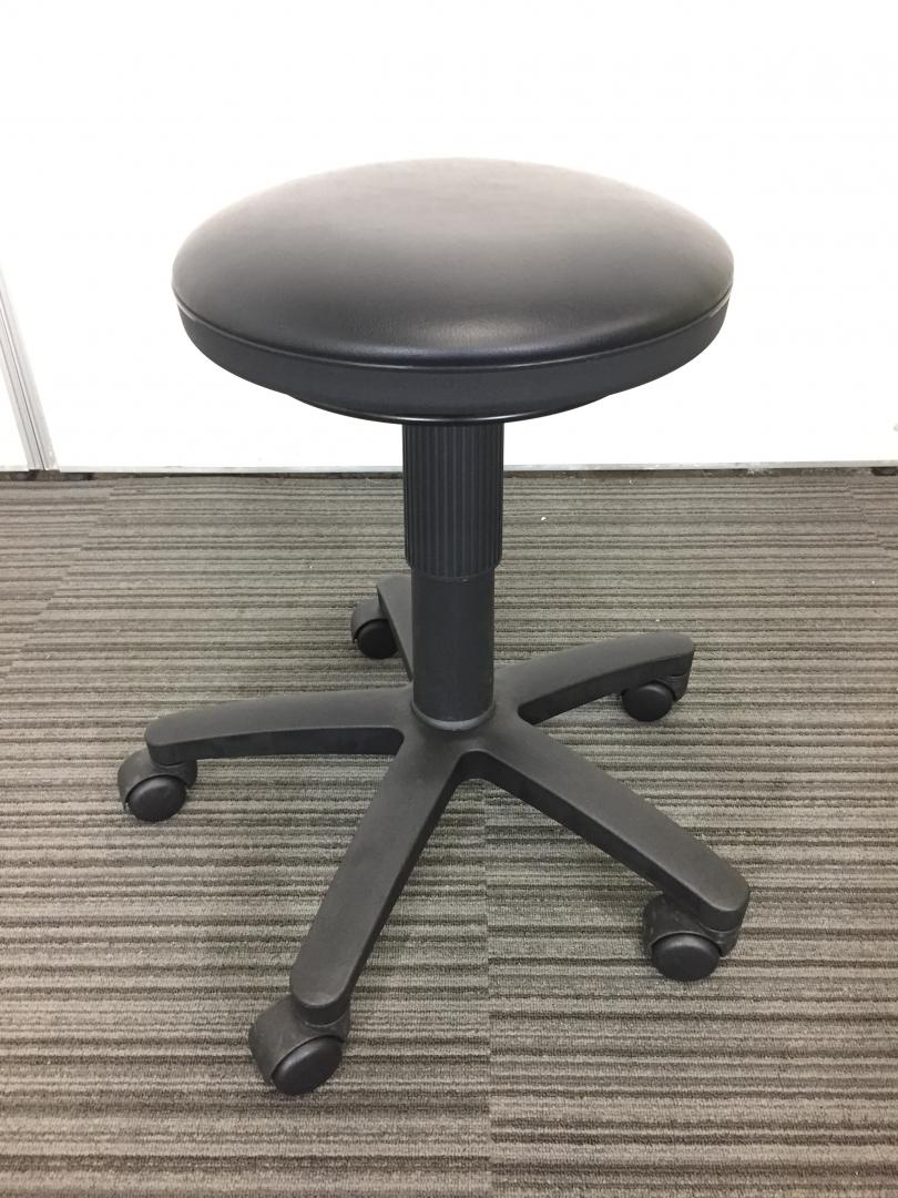 コスパ良し！スペース取らず！あると便利な丸椅子です！
                        
                                    中古
            