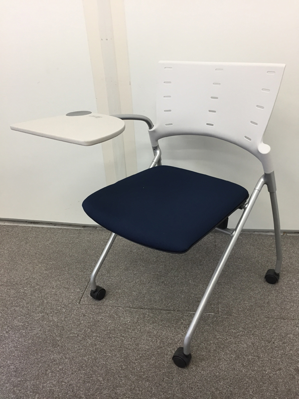 【4脚揃います】【セット商品】【国産】メモ台付きでセミナーなどに大活躍！
                        マノス
                                    中古
            