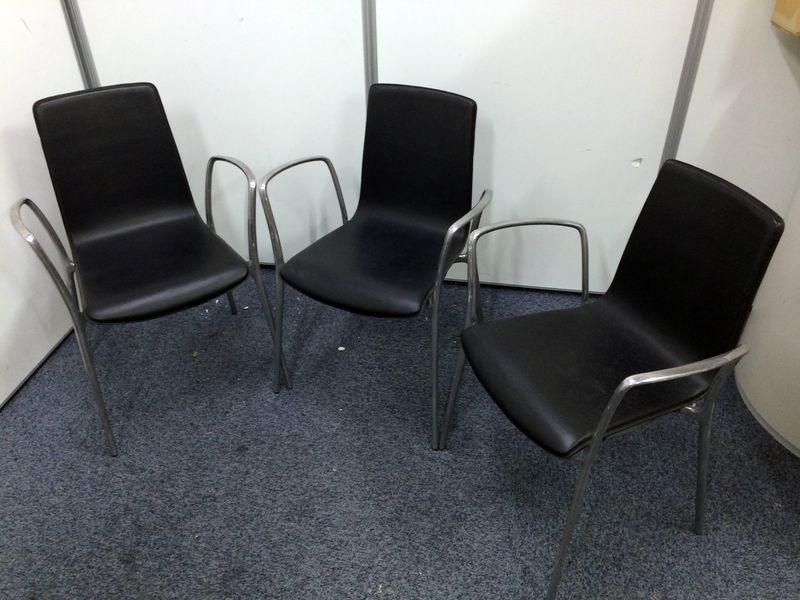 【セット商品】3脚セット！肘付　スタッキングチェア　
                        
                                    中古
            