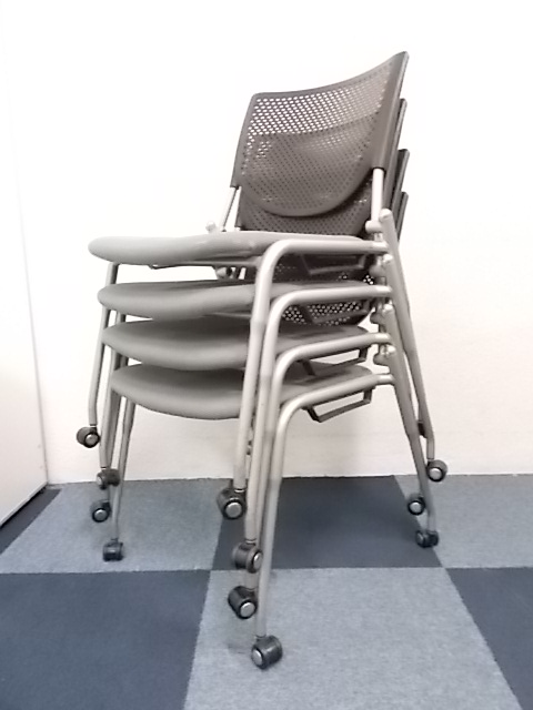 【縦重ねて収納可能！】オカムラ製　プロスタック　定番のミーティングチェア！【背もたれ樹脂メッシュ！】 【専門業者によりクリーニング済み】【オススメ商品】
                        プロスタック
                                    中古
            