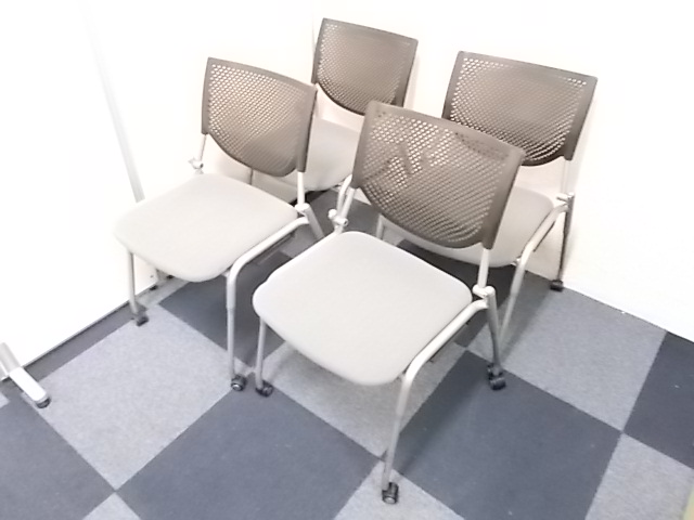 【4脚セット商品】【お買い得】【縦重ねて収納可能！】オカムラ製　プロスタック　定番のミーティングチェア！【背もたれ樹脂メッシュ！】 【専門業者によりクリーニング済み】【オススメ商品】

                        プロスタック
                                    中古
            
