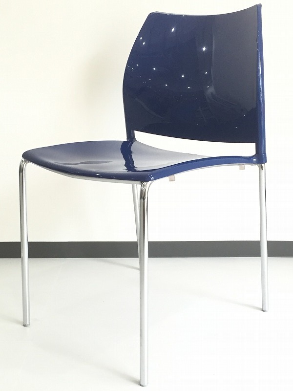 イタリア生まれの上品なモダンチェア｜高級感漂うブルー色!!
                        
                                    中古
            