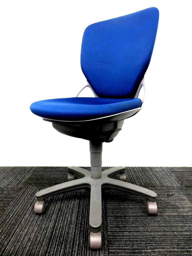 【5脚入荷!!】独自のシェルが腰回りを包み込みます！■イトーキ製Prego(プレーゴ)ディープブルー【ハイバック】
                        プレーゴ
                                    中古
            