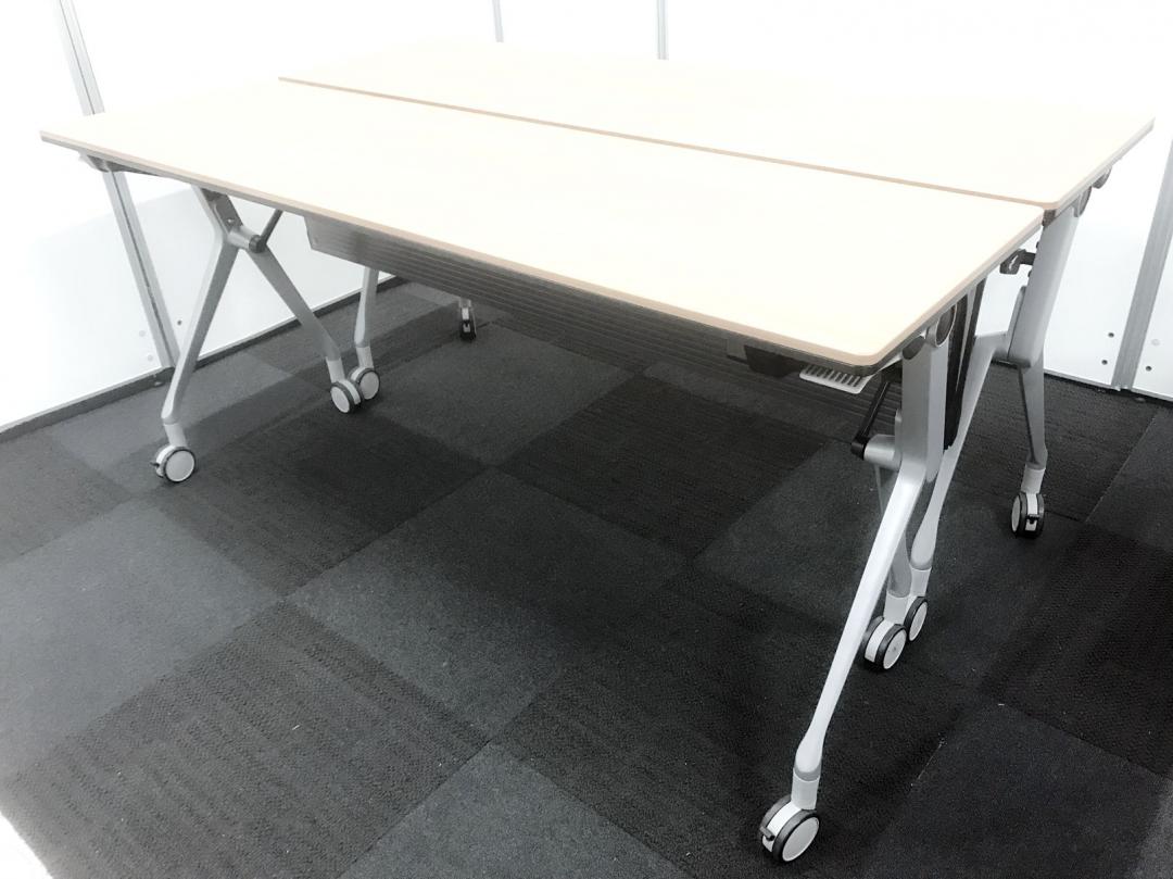 【2台セット！】併せて簡易的なミーティングテーブルへ！【使わないときは並べて収納◎】
                        
                                    中古
            