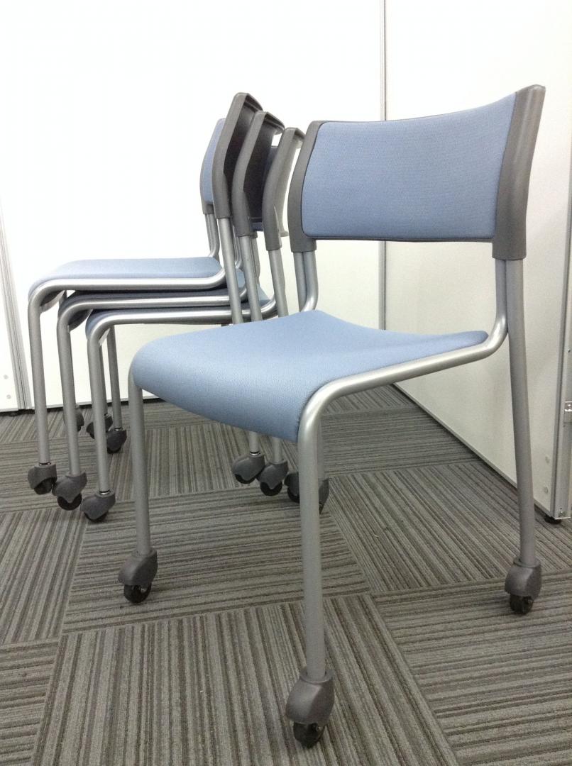 【4脚セット】サンケイ製　ゴムキャスター付き　スタッキングチェア！！
                        
                                    中古
            