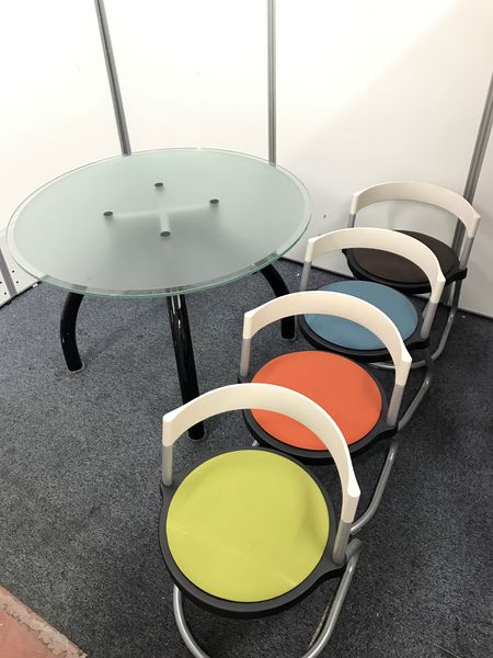 【セット商品】カラフルなミーティングチェアとお洒落な丸テーブル（働き方改革：働きやすいオフィスへ！）
                        
                                    中古
            