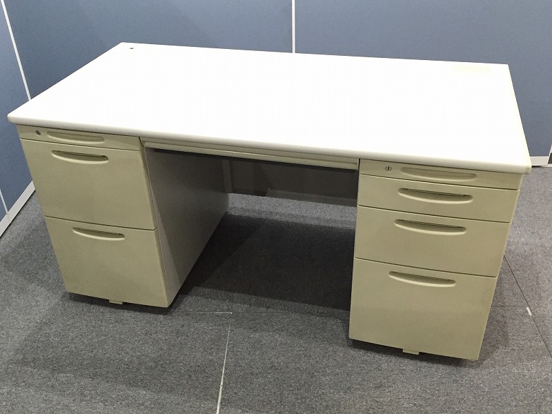 上長席にお勧め｜大容量収納可能なデスク｜日焼け有の為特価
                        SDデスクシステム
                                    中古
            