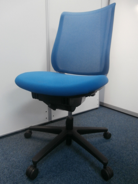 【４脚限定入荷！！】とても綺麗なブルー！！
                        ミトラ
                                    中古
            