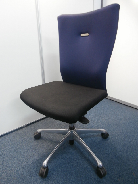 【おつとめ】【3脚限定入荷！！ブルー×ブラックの人気OAチェア！！】
                        フィーゴ
                                    中古
            