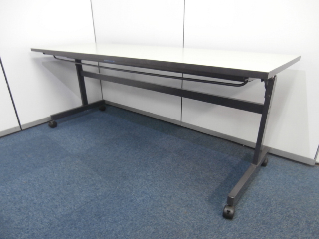 【６台限定入荷！】サイドスタックテーブルの入荷です！！
                        
                                    中古
            