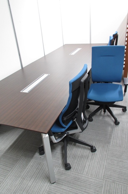 ナイキ製の大型会議テーブルとイトーキのスピーナチェアで【セット商品】
                        
                                    中古
            