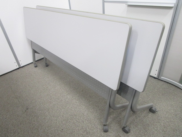 ★１台辺り９８００円！２台セット特価！★スリムサイズで限られたスペースに最適！★内田洋行(UCHIDA)製スタックテーブル｜幕板付き｜中古フラップテーブル|セミナールーム｜
                        
                                    中古
            